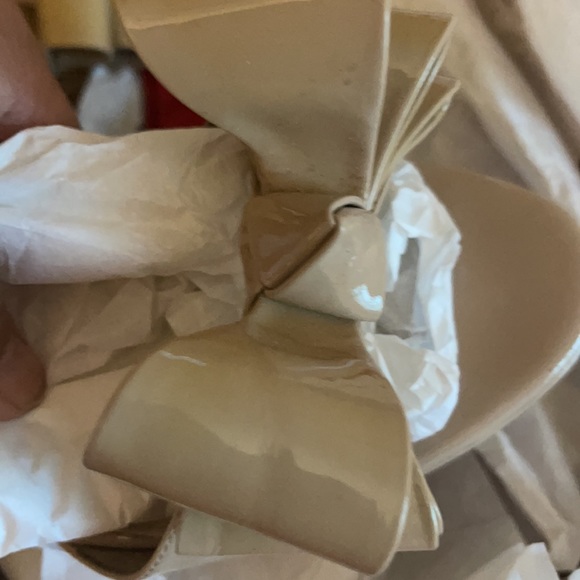 Valentino Garavani Patent Bow Shoes - Picture 5 of 7